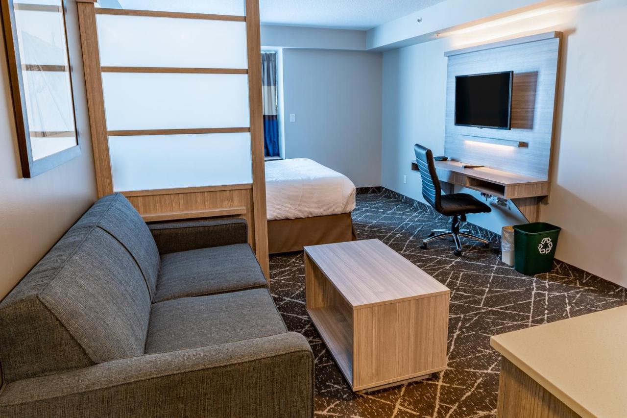 Microtel Inn & Suites By Wyndham Лойдминстер Екстериор снимка