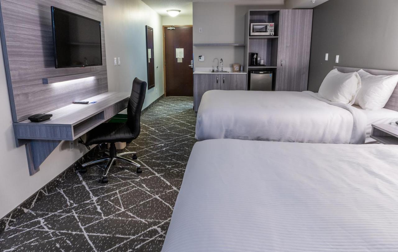 Microtel Inn & Suites By Wyndham Лойдминстер Екстериор снимка