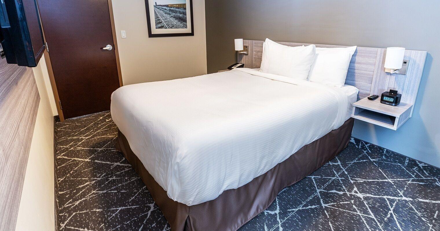 Microtel Inn & Suites By Wyndham Лойдминстер Екстериор снимка