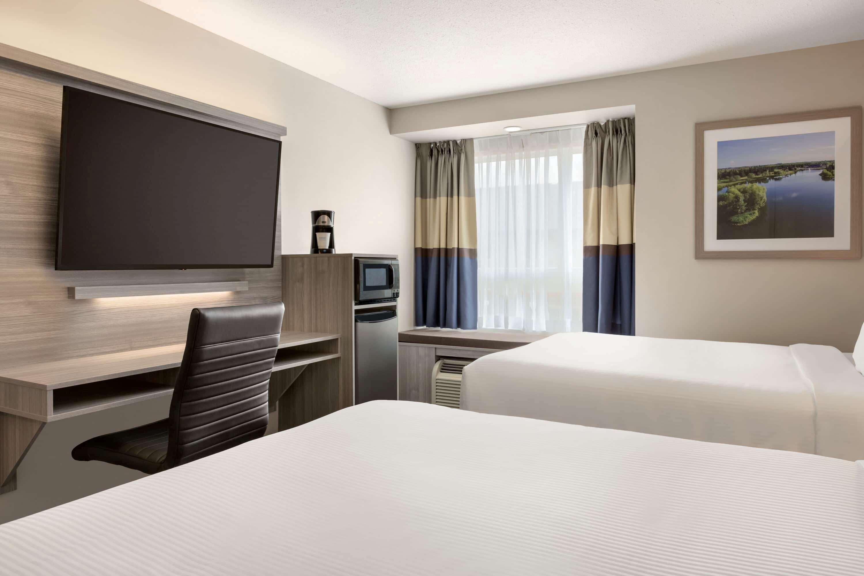 Microtel Inn & Suites By Wyndham Лойдминстер Екстериор снимка