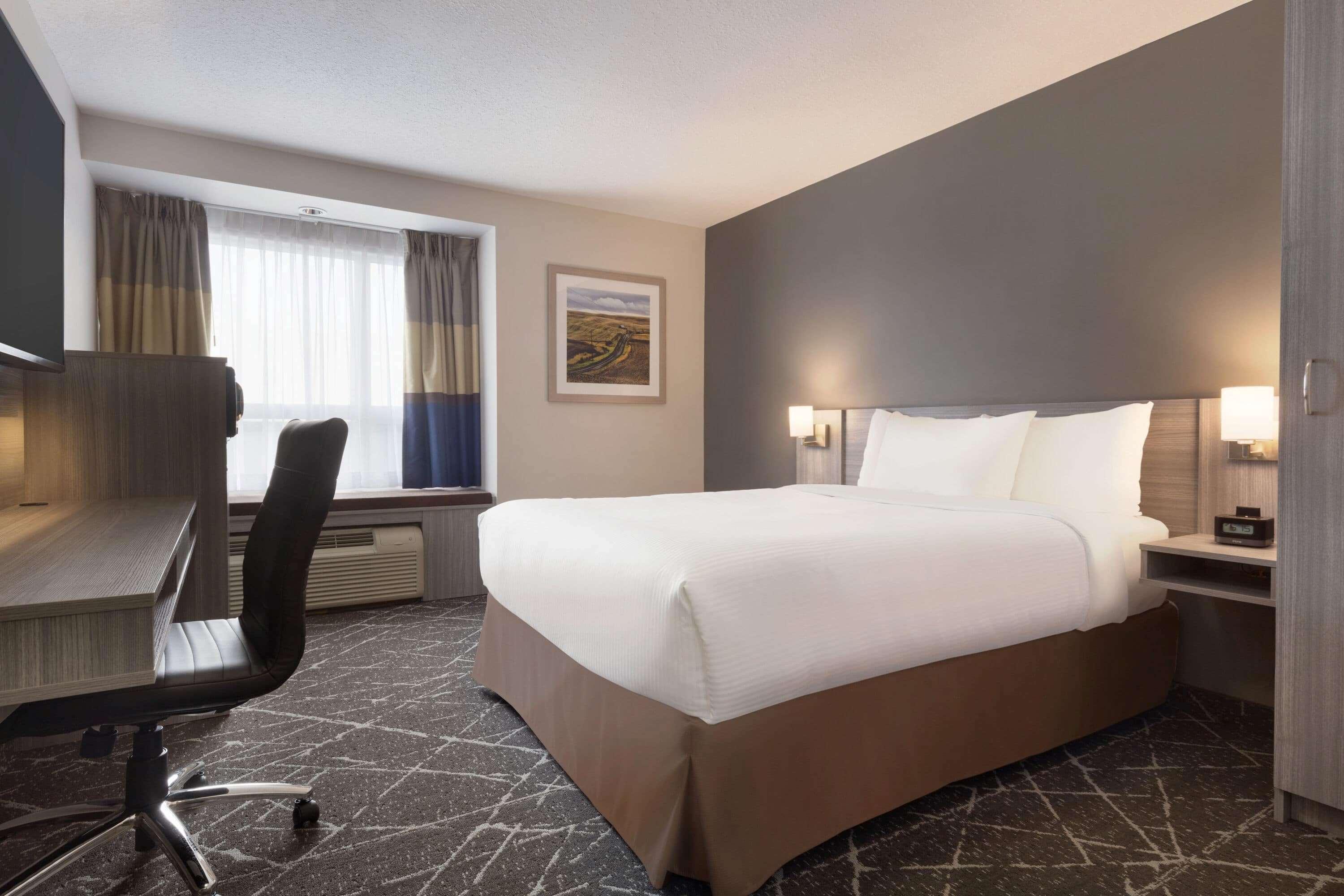 Microtel Inn & Suites By Wyndham Лойдминстер Екстериор снимка