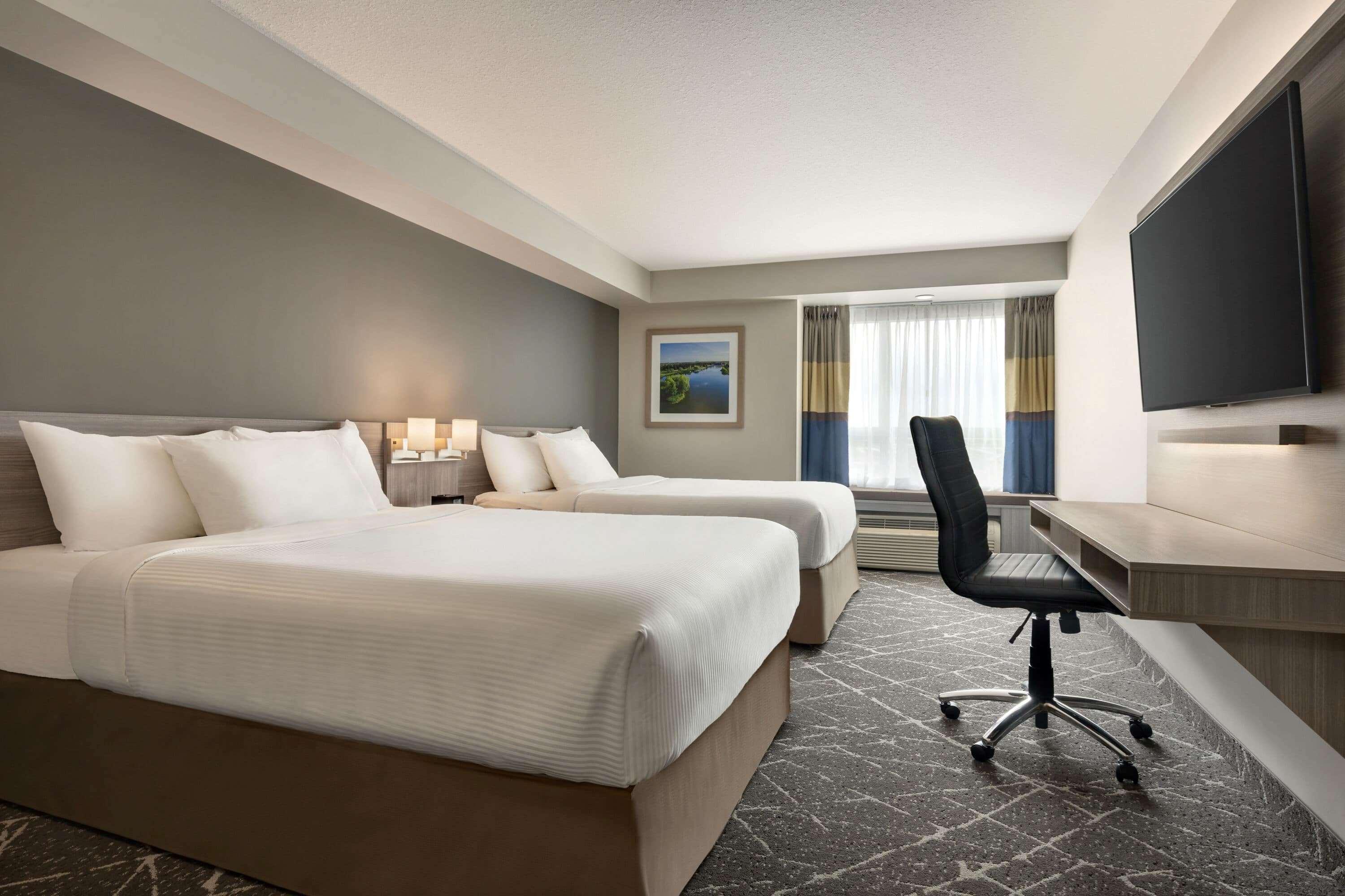 Microtel Inn & Suites By Wyndham Лойдминстер Екстериор снимка