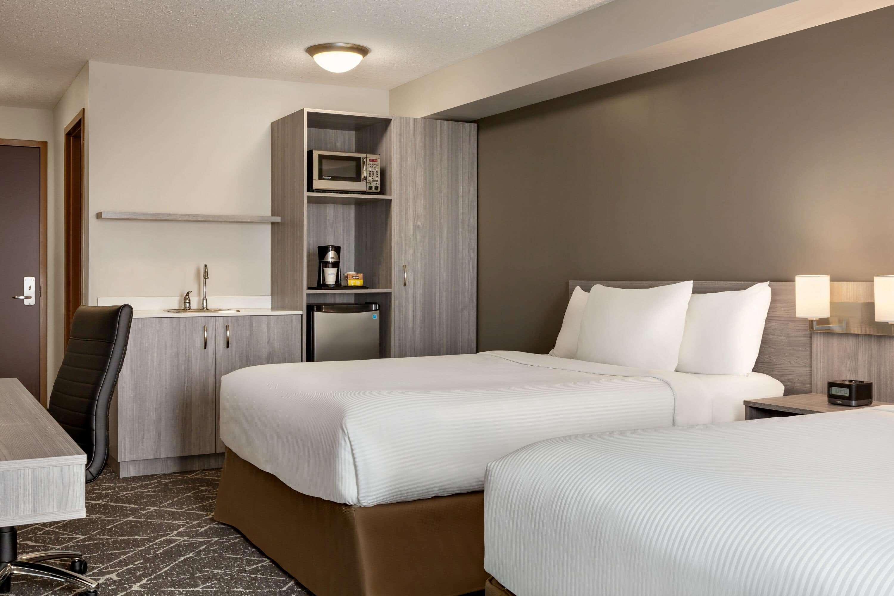 Microtel Inn & Suites By Wyndham Лойдминстер Екстериор снимка